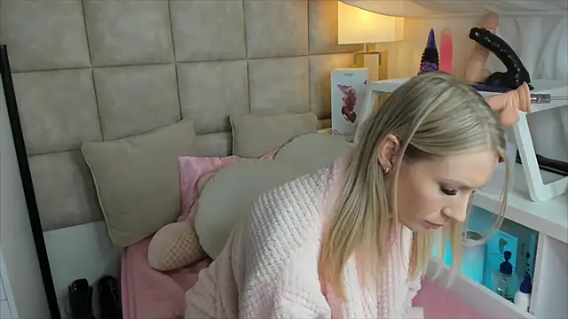 TatjanaTillers online show from December 4, 2:41 pm