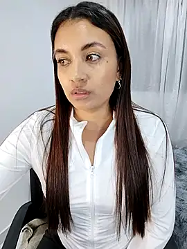 Snapshot of aisha_es chatting on October 12, 2:36 am aisha es online show from October 12, 2:36 am