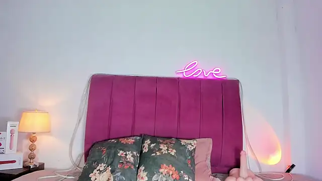 Valentinamolina  online show from March 26, 10:33 pm