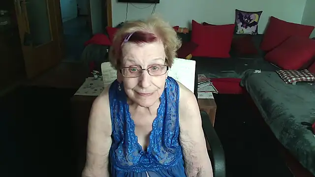 HeisseomaOriginal online show from April 14, 7:30 am