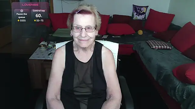 HeisseomaOriginal online show from November 11, 8:33 am