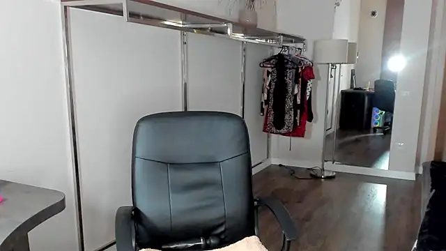 Mila Anders online show from February 20, 6:26 am