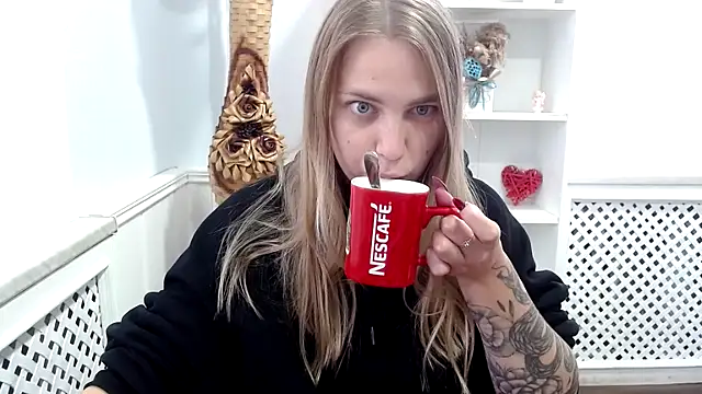 Snapshot of klerkarina chatting on October 9, 8:29 am klerkarina online show from October 9, 8:29 am