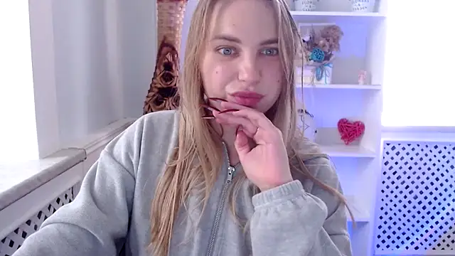 Snapshot of klerkarina chatting on October 10, 8:30 am klerkarina online show from October 10, 8:30 am