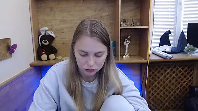 Snapshot of klerkarina chatting on October 19, 7:10 am klerkarina online show from October 19, 7:10 am
