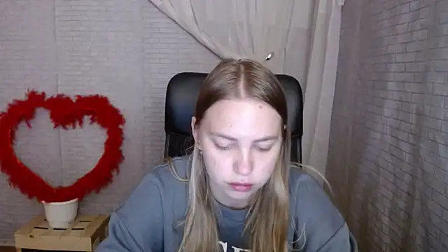 Snapshot of klerkarina chatting on October 7, 5:23 am klerkarina online show from October 7, 5:23 am