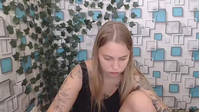 Snapshot of klerkarina chatting on September 24, 5:17 am klerkarina online show from September 24, 5:17 am