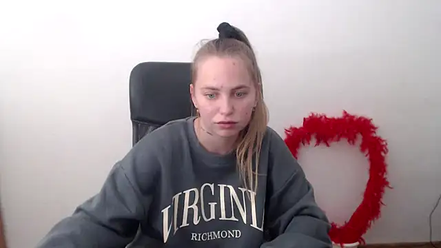Snapshot of klerkarina chatting on October 20, 7:33 am klerkarina online show from October 20, 7:33 am