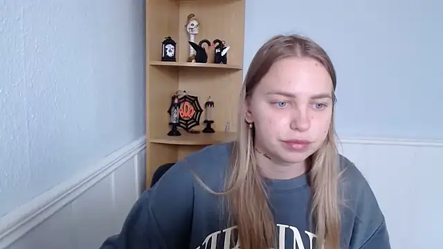 Snapshot of klerkarina chatting on October 12, 5:21 am klerkarina online show from October 12, 5:21 am
