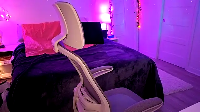 Ellie-L-Elizabeth online show from October 20, 4:48 am