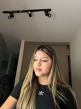 lunablossom  online show from March 7, 4:08 am