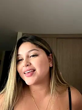 lunablossom  online show from December 2, 1:40 am