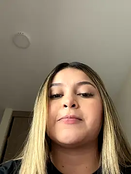 Snapshot of lunablossom_ chatting on October 8, 9:08 pm lunablossom online show from October 8, 9:08 pm