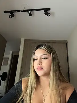 lunablossom  online show from February 22, 10:54 pm