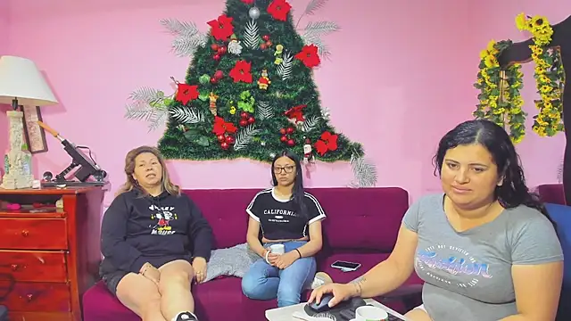 lesbiancuple online show from February 4, 12:41 pm