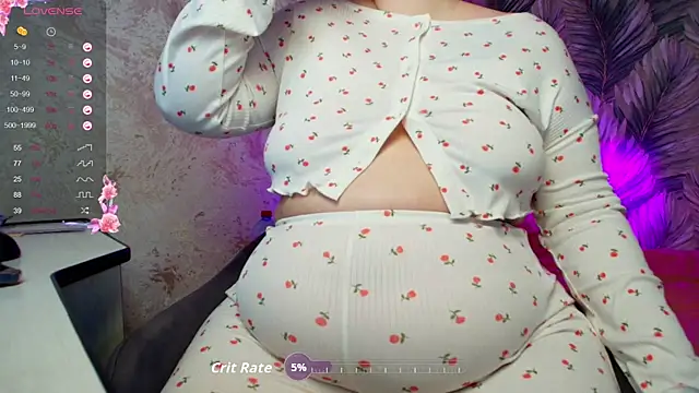 Snapshot of Mia_Bows chatting on October 24, 2:18 am Mia Bows online show from October 24, 2:18 am