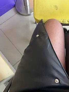 CrazzyChicks online show from December 4, 7:10 am