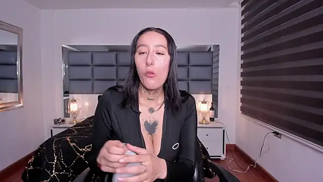 Mariana Joness online show from November 10, 2:17 am