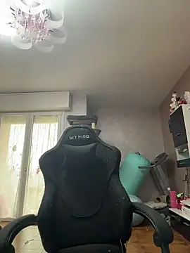 DaisyVibesss online show from March 5, 9:38 am