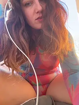 DaisyVibesss online show from April 5, 2:49 pm