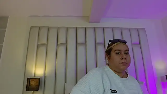 aandreaperez online show from January 13, 1:04 pm