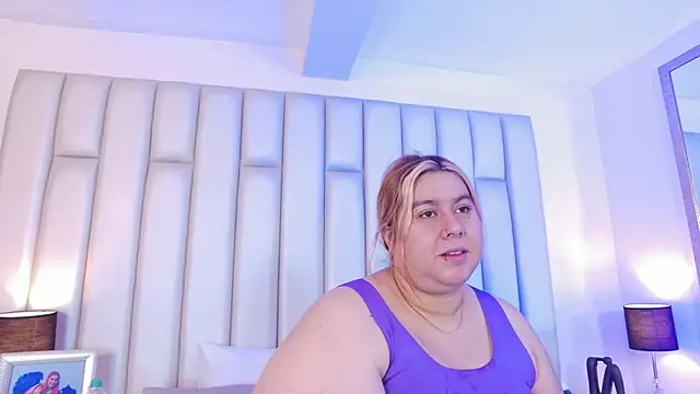 aandreaperez online show from February 5, 1:25 pm