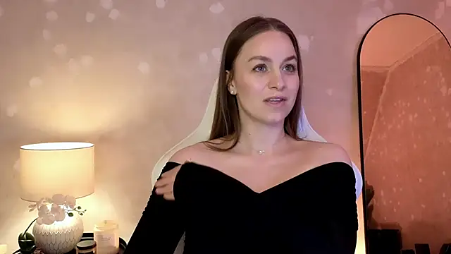 Snapshot of MilaFleur chatting on October 4, 2:22 pm MilaFleur online show from October 4, 2:22 pm