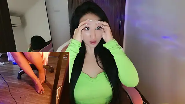 Snapshot of AsianQueens chatting on October 12, 8:28 am AsianQueens online show from October 12, 8:28 am