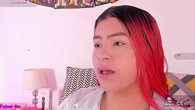 Snapshot of SophieRossi chatting on October 12, 1:46 pm SophieRossi online show from October 12, 1:46 pm