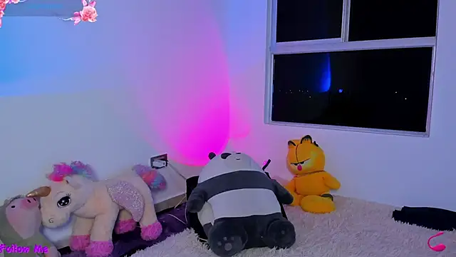 SophieRossi online show from February 7, 7:01 am