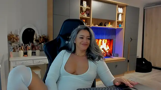 Claire95  online show from April 20, 5:21 am