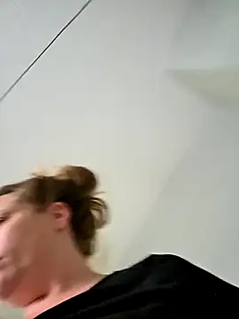 julimonroe online show from January 8, 11:09 pm