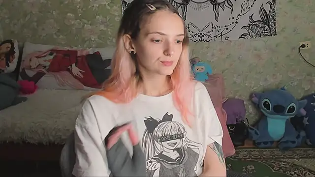 Snapshot of Cutie_Adelia chatting on October 8, 8:40 am Cutie Adelia online show from October 8, 8:40 am