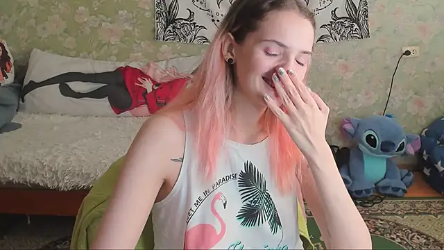 Snapshot of Cutie_Adelia chatting on September 21, 10:14 am Cutie Adelia online show from September 21, 10:14 am