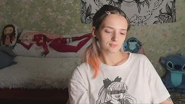 Snapshot of Cutie_Adelia chatting on October 6, 10:21 am Cutie Adelia online show from October 6, 10:21 am