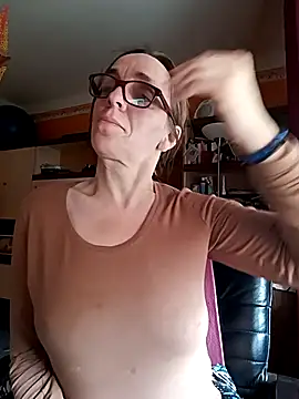 Dettybitch40 online show from October 12, 10:50 am