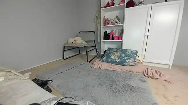 BelieveinEmliy online show from September 26, 2:15 pm