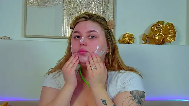 LillianKim online show from November 17, 6:47 am