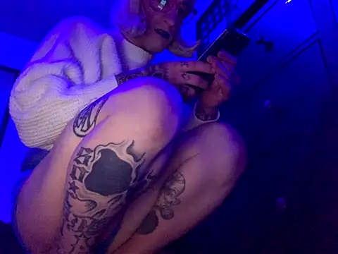 Kik SickSlut88 online show from October 25, 2:35 pm