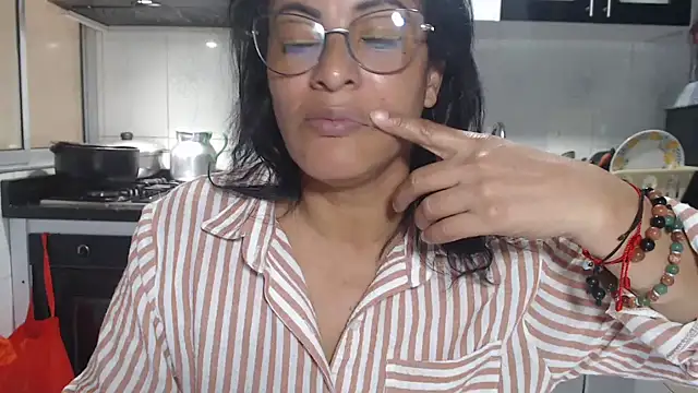 kateleyagrey online show from October 3, 6:35 pm