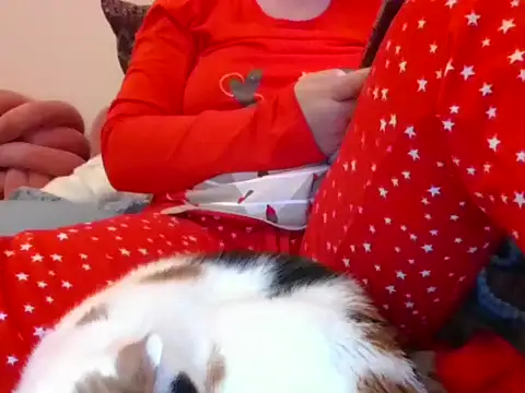 RealLittleRedRidingHood online show from November 20, 6:42 pm