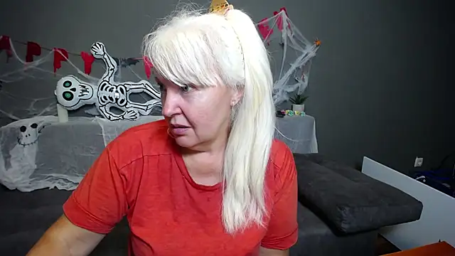 BlondyLeeBest online show from November 1, 8:02 pm