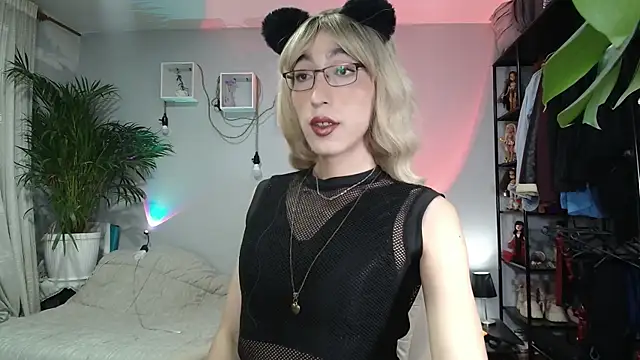 NicoleCortez online show from October 4, 8:53 am