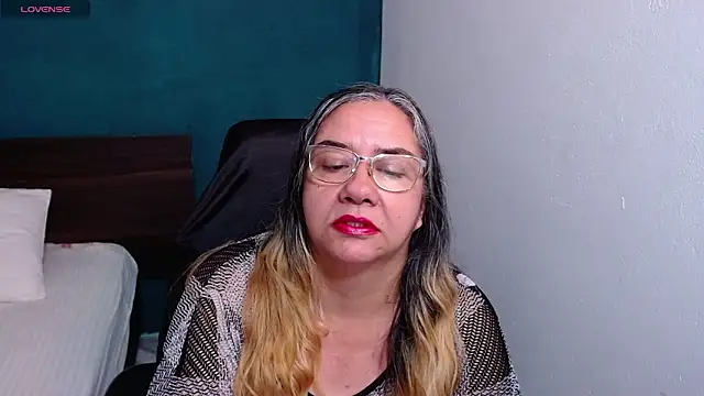 Snapshot of scaelettdubois chatting on September 17, 11:36 pm scaelettdubois online show from September 17, 11:36 pm