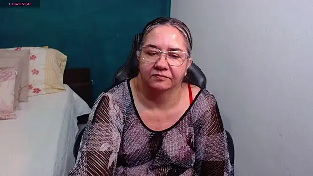 scaelettdubois online show from April 5, 1:15 am