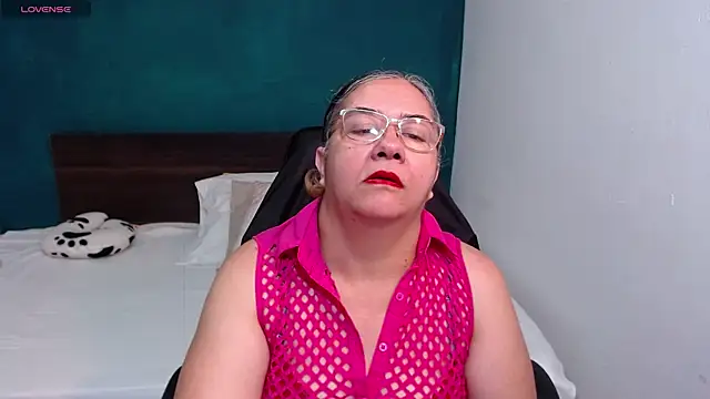 Snapshot of scaelettdubois chatting on October 4, 1:00 am scaelettdubois online show from October 4, 1:00 am