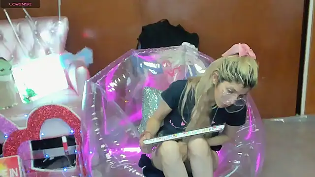 Skinygirl online show from February 13, 12:23 am