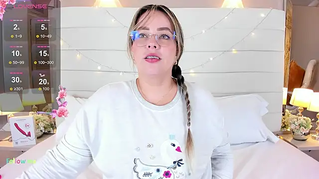 Charlotte93  online show from November 18, 11:44 am