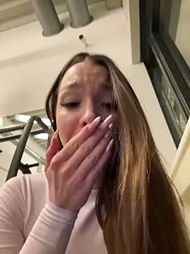 barbiehumpxxx online show from March 15, 9:39 pm