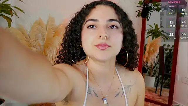 Snapshot of merida_bell18 chatting on October 17, 12:36 am merida bell18 online show from October 17, 12:36 am